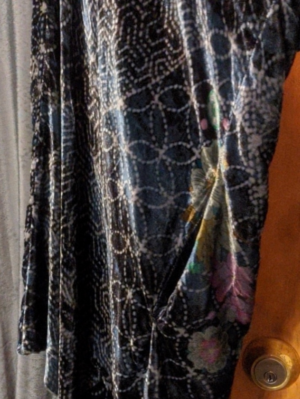 Johnny Was Elegant Black and Gray Velvet Kimono Open Cardigan - Picture 8 of 9